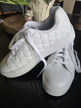 Classic Quilted White Women's Sneakers - Casual Everyday Shoe